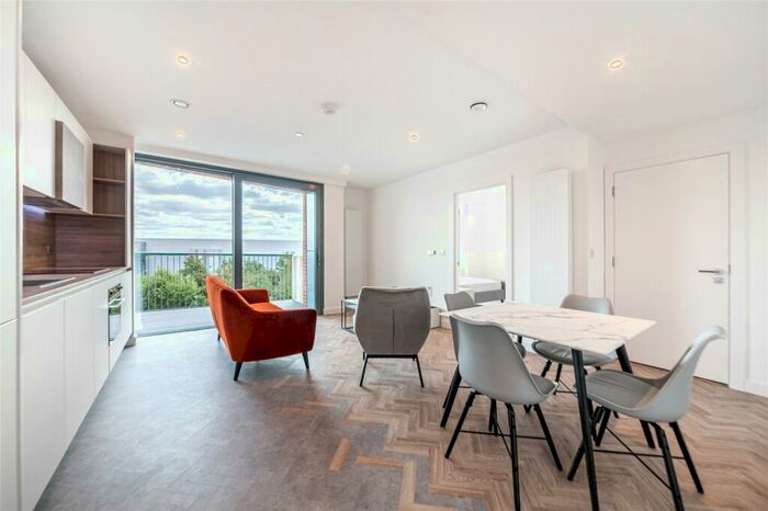 1 Bedroom Apartment To Rent In Skyline Apartments, Makers Yard, Bromley-By-Bow, London, E3