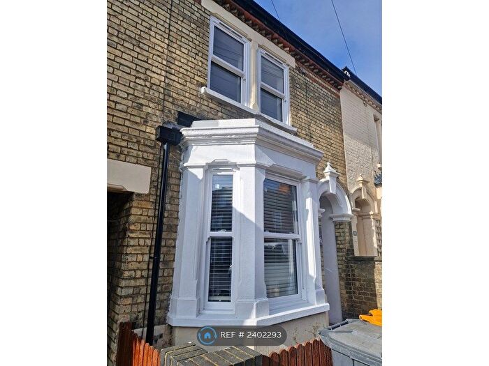 3 Bedroom Terraced House To Rent In Garfield Street, Bedford, MK41