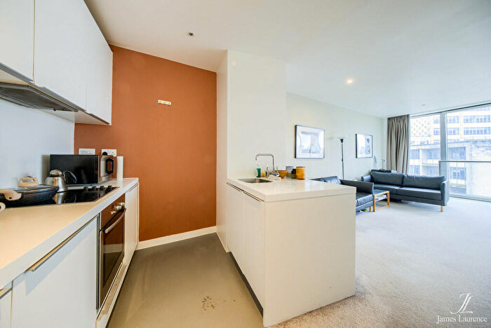 2 Bedroom Apartment To Rent In The Rotunda, New Street, Birmingham, B2