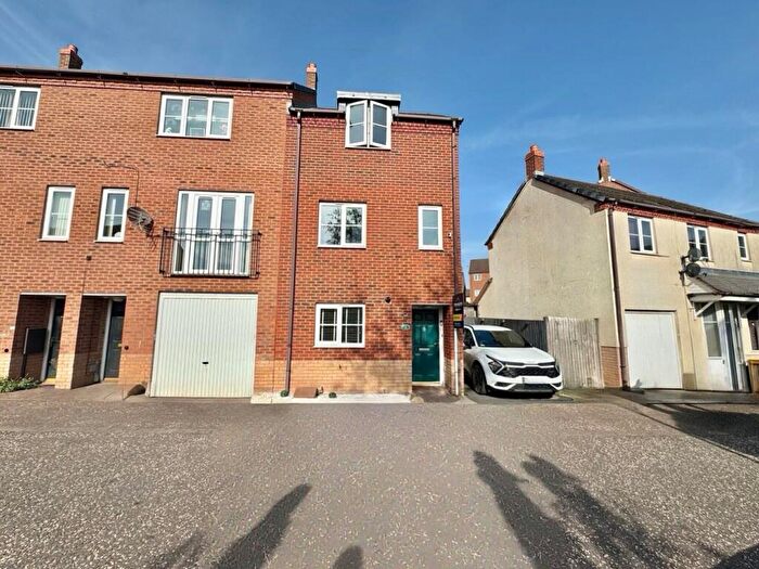 3 Bedroom End Of Terrace House For Sale In Cypress Way, Nuneaton, CV10