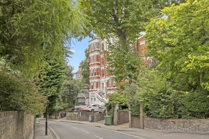Studio To Rent In Frognal Gardens, London, NW3