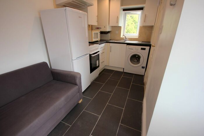 Studio To Rent In Mount Grove, Edgware, HA8