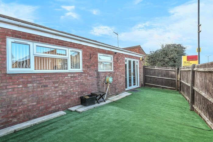 1 Bedroom Terraced House To Rent In Rochfords Garden, Slough, SL2