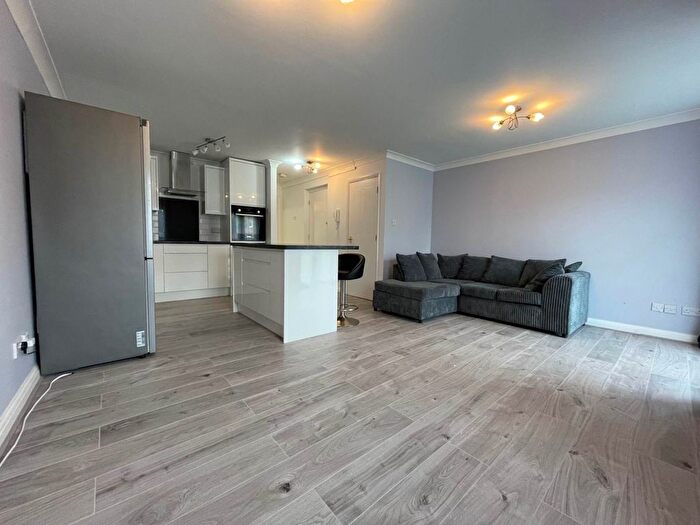 1 Bedroom Flat To Rent In Varsity Drive, Twickenham, TW1