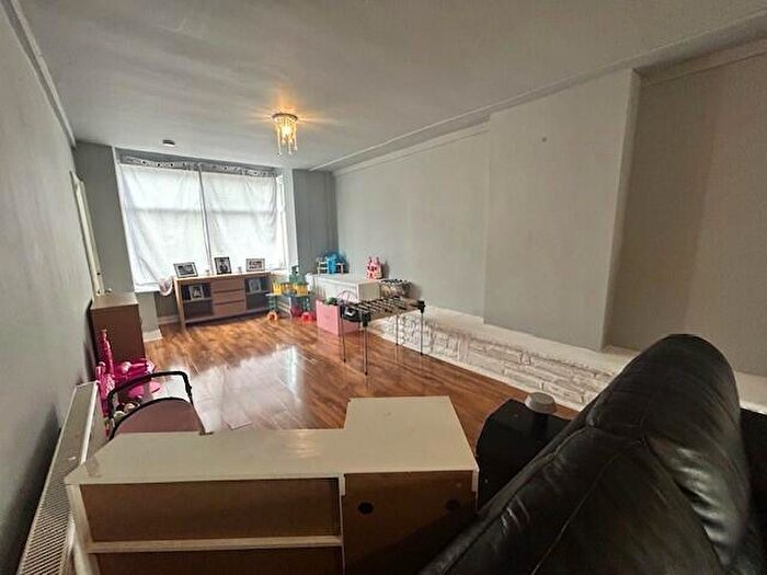 3 Bedroom Terraced House For Sale In Lyndhurst Road, Burnley, BB10