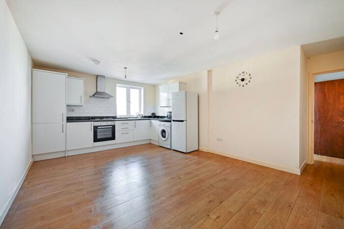 2 Bedroom Property To Rent In Woking, Surrey, Woking, GU21