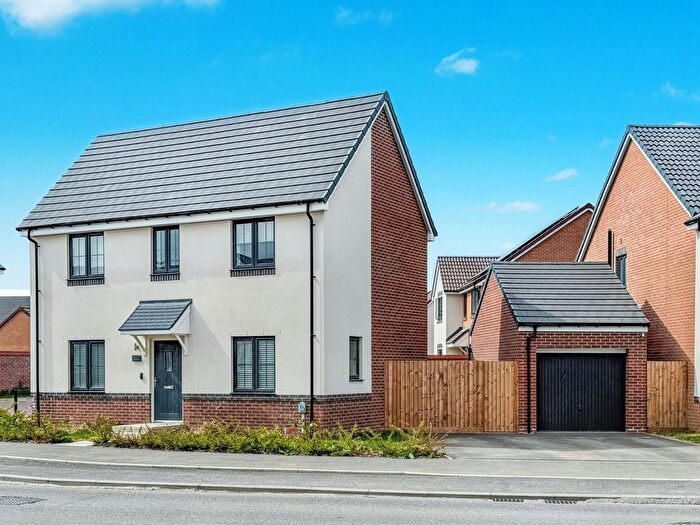 4 Bedroom Detached House For Sale In Armstrong Avenue, Grove, OX12