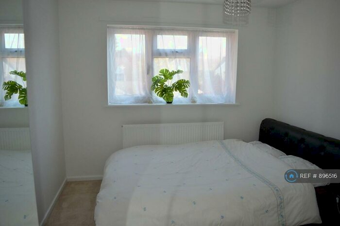 Studio To Rent In Abridge, Abridge, RM4