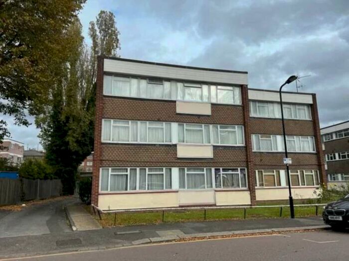 3 Bedroom Flat To Rent In Drayton Road, Leytonstone, E11