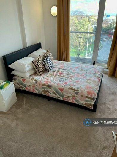 2 Bedroom Flat To Rent In Raphael House, Ilford, IG1