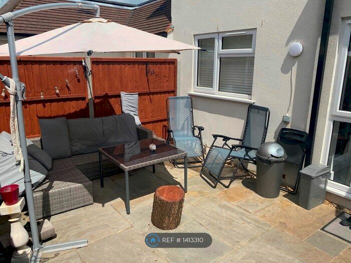 2 Bedroom Flat To Rent In Netherlands Road, New Barnet, Barnet, EN5