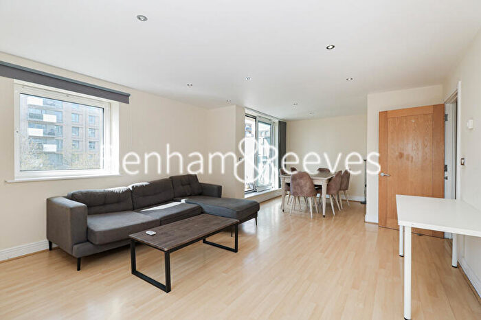 3 Bedroom Apartment To Rent In Wards Wharf Approach, Pontoon Dock, E16