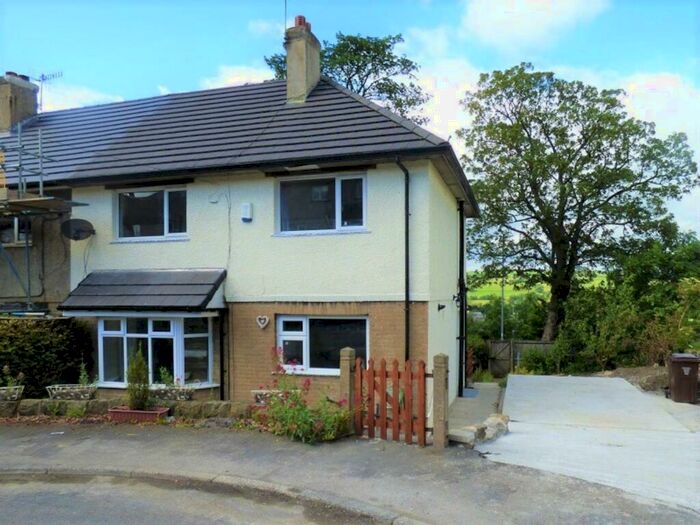 3 Bedroom House To Rent In Harewood Avenue, Eastburn, Keighley, West Yorkshire, Uk, BD20