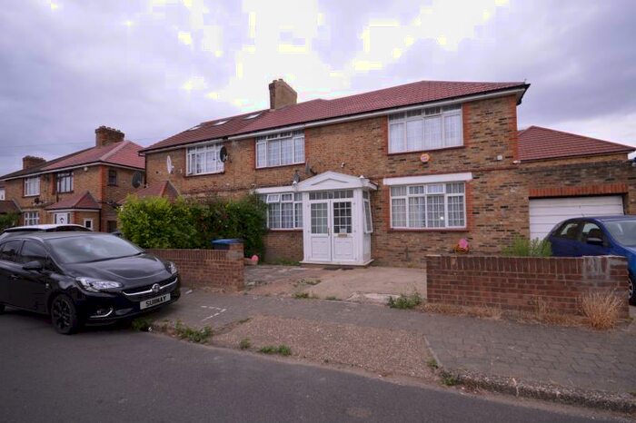 4 Bedroom Semi-Detached House To Rent In Latymer Way, Edmonton, N9