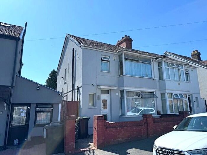 3 Bedroom Semi-Detached House To Rent In Stratford Road, Luton, Bedfordshire, LU4