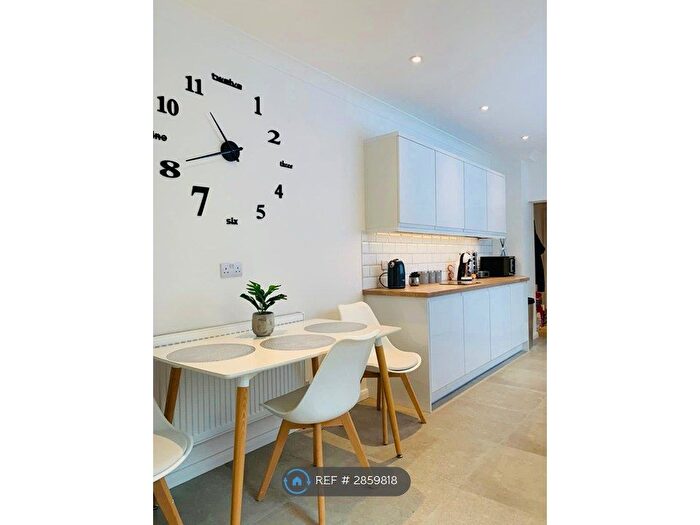 3 Bedroom Semi Detached House To Rent In Ashby Road, Scunthorpe, DN16