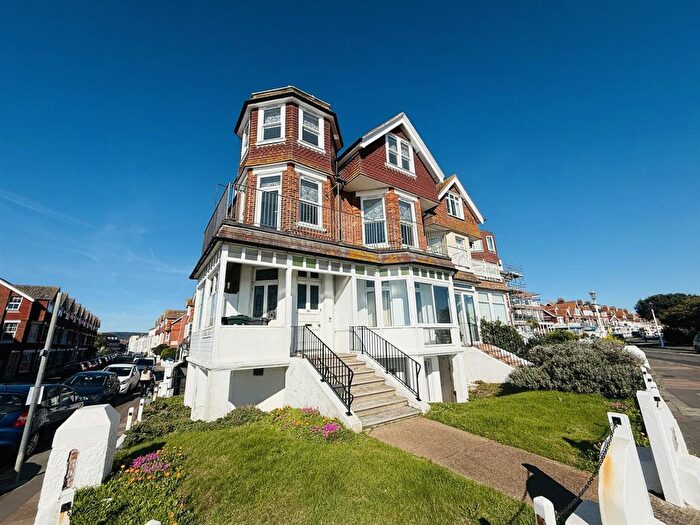 3 Bedroom Flat To Rent In Royal Parade, Eastbourne, BN22