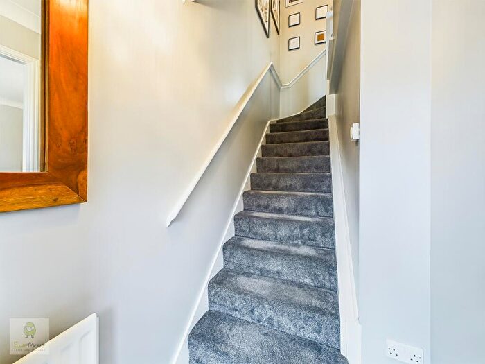 2 Bedroom Semi-Detached House For Sale In Sallow Close, St. Marys Island, Chatham, Kent, ME4