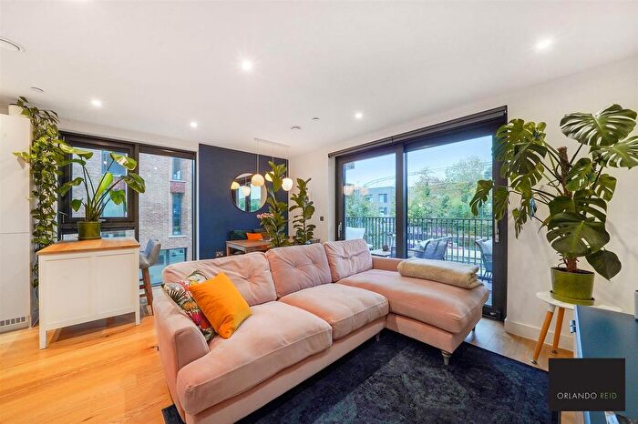 2 Bedroom Flat To Rent In Navigators Walk, London, E3