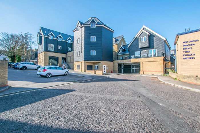 2 Bedroom Apartment To Rent In High Street, Hoddesdon, EN11
