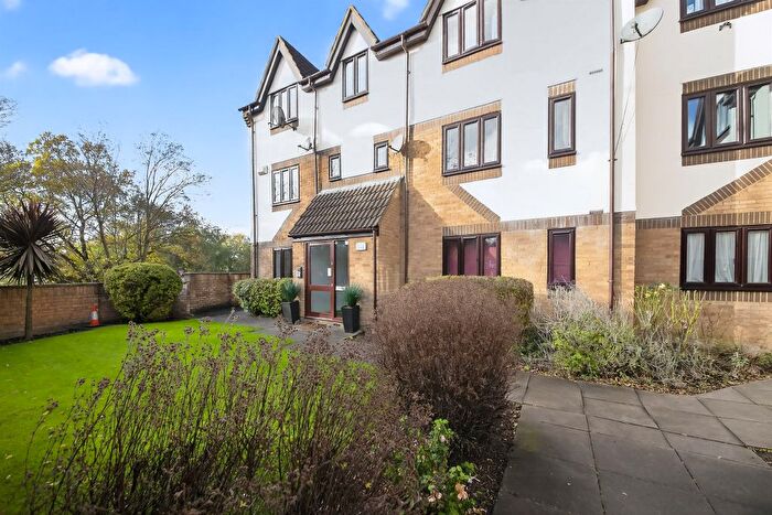 2 Bedroom Flat For Sale In Colindeep Lane, London, NW9