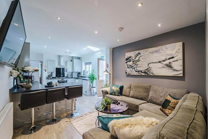 6 Bedroom Terraced House To Rent In Dawlish Road, Selly Oak, Birmingham, B29