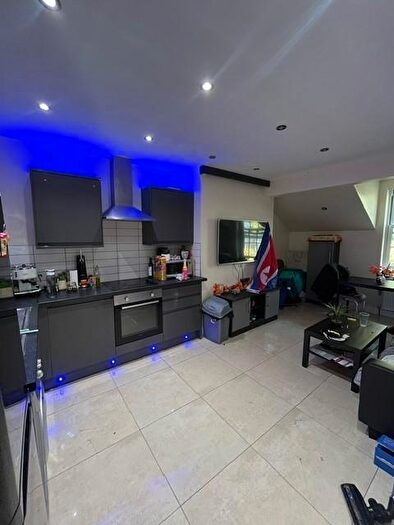 2 Bedroom Flat To Rent In Ashwood Terrace, Leeds, LS6