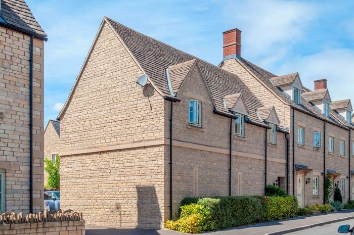 2 Bedroom Maisonette To Rent In Forstall Way, Cirencester, GL7