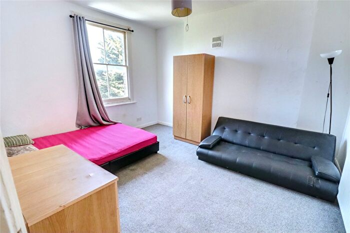 Studio To Rent In Crayford Road, Islington, London, N7