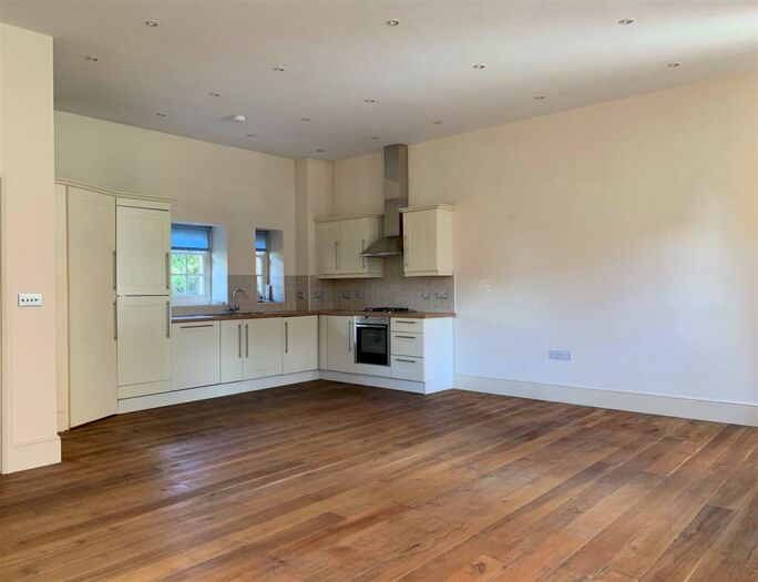 2 Bedroom Flat To Rent In West Cliff Road, Ramsgate, CT11