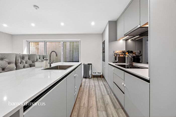 2 Bedroom Apartment For Sale In The Woodfields, South Croydon, CR2