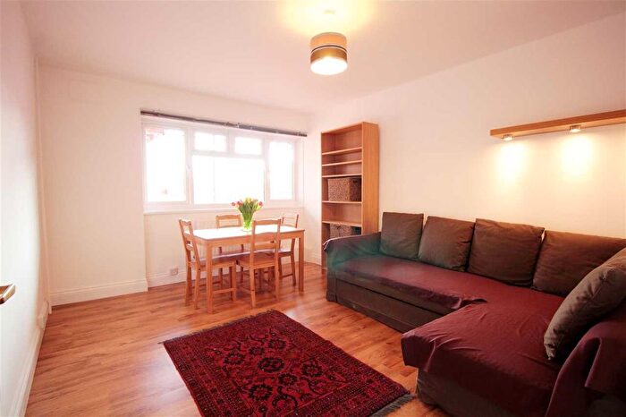 2 Bedroom Flat To Rent In Brixton Hill, Brixton, SW2