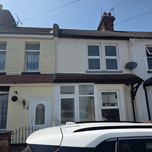 3 Bedroom Terraced House To Rent In Gillingham, ME7