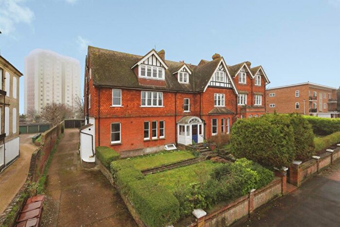 3 Bedroom Flat For Sale In St. Johns Road, Eastbourne, BN20