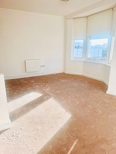 2 Bedroom Flat To Rent In Bishops Place, Paignton, TQ3