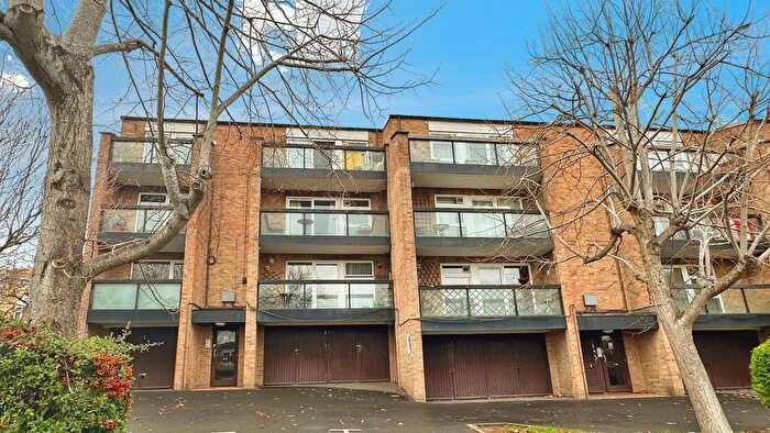 1 Bedroom Flat For Sale In Trendlewood Park, Bristol, BS16