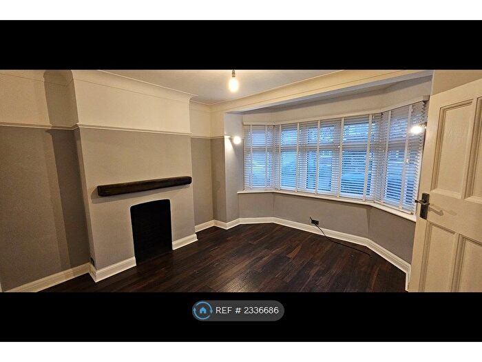 3 Bedroom Terraced House To Rent In Brockham Drive, Ilford, IG2