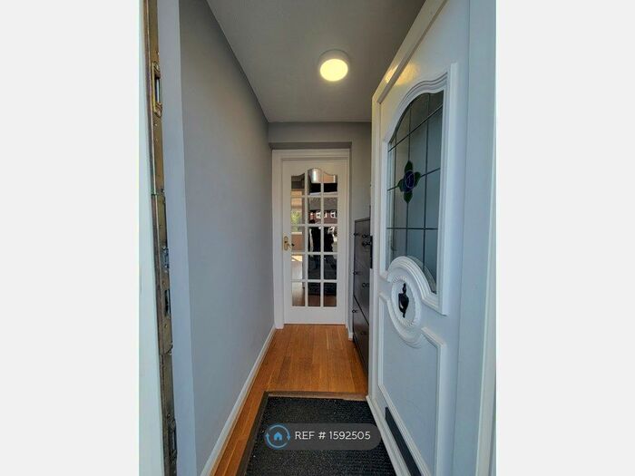 3 Bedroom Semi-Detached House To Rent In Radnormere Drive, Cheadle Hulme, Cheadle, SK8