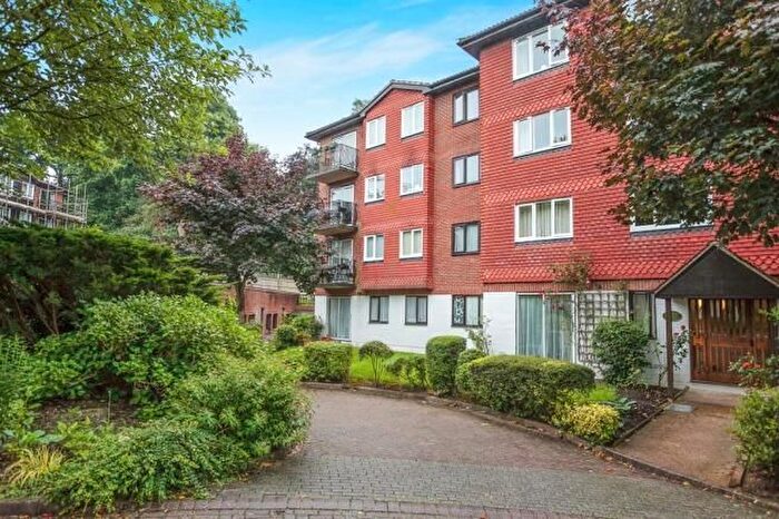 2 Bedroom Flat To Rent In Great Heathmead, Haywards Heath, RH16