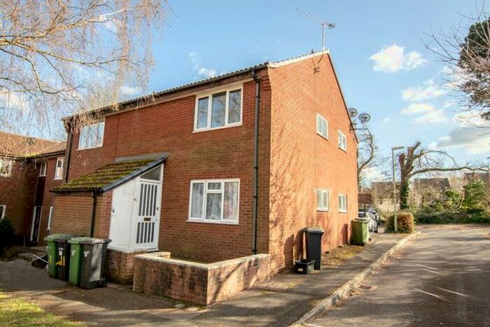 Studio To Rent In Thames Close, West End, Southampton, SO18