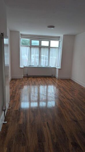 3 Bedroom Terraced House To Rent In Oakley Road, Luton, LU4