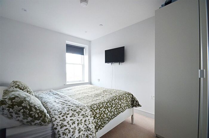 1 Bedroom Flat To Rent In Benhill Avenue, Sutton, SM1