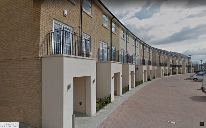 6 Bedroom Town House To Rent In Autumn Way, West Drayton, UB7