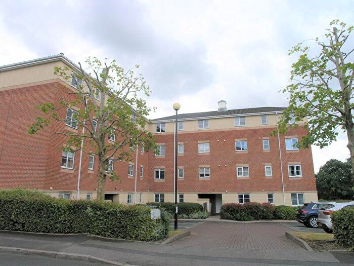 2 Bedroom Flat To Rent In Cavalier Drive, Halesowen, B63