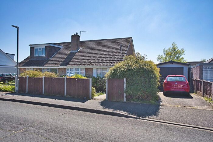 3 Bedroom Bungalow For Sale In Castle Drive, Whitfield, Dover, Kent, CT16