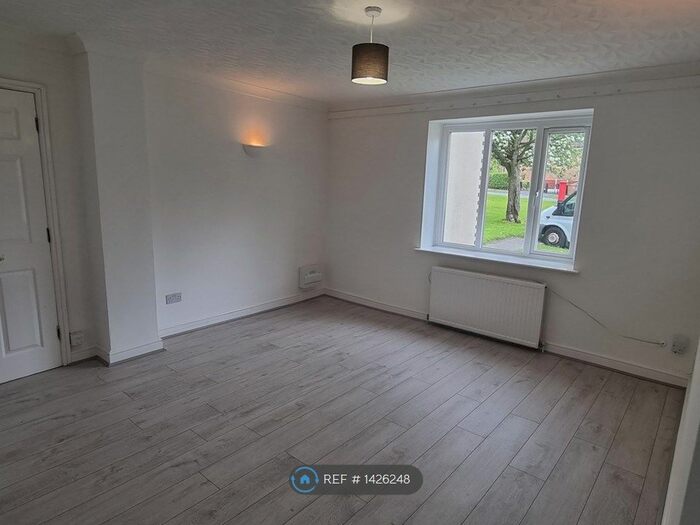 3 Bedroom Flat To Rent In Elysian Fields, Salford, M6