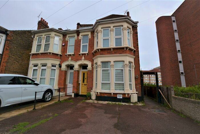 2 Bedroom Flat To Rent In Sutton Road, Southend-On-Sea, SS2