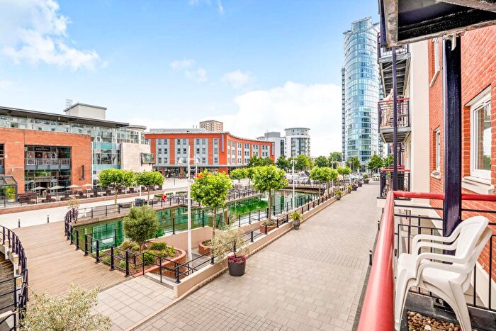 2 Bedroom Flat To Rent In Brecon House, The Canalside, Portsmouth, Hampshire, PO1