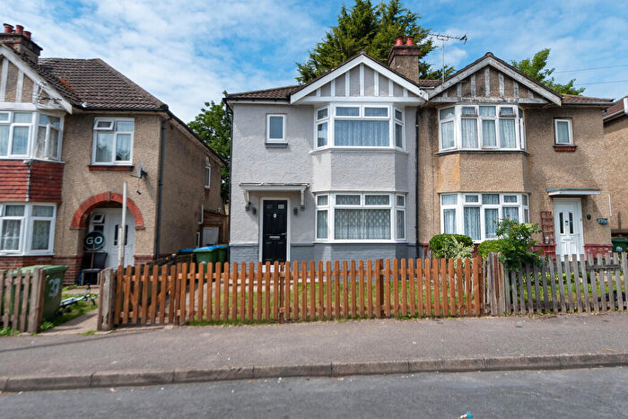 3 Bedroom Semi-Detached House For Sale In Pansy Road, Southampton, SO16