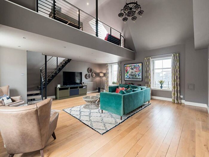 3 Bedroom Flat To Rent In Thistle Street, City Centre, Edinburgh, EH2